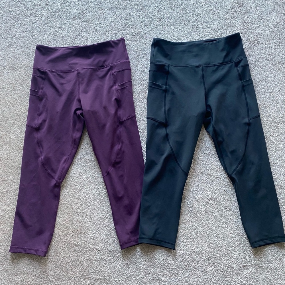 Zyia black and plum light n tight capri leggings